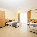 Catty Cats Garden Lejlighedshotel 3*