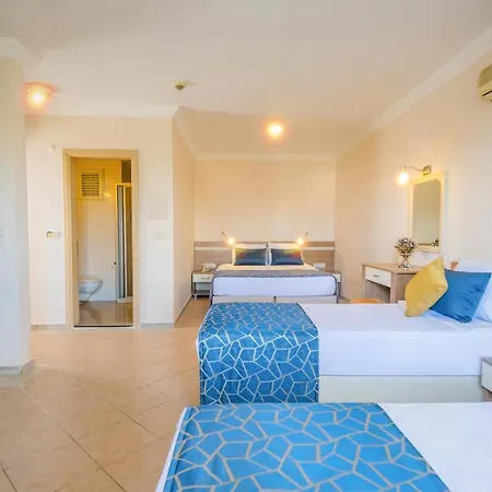 Catty Cats Garden Aparthotel 3*