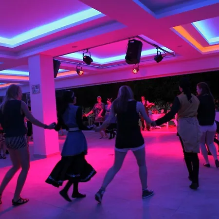 Catty Cats Garden Lägenhetshotell Side