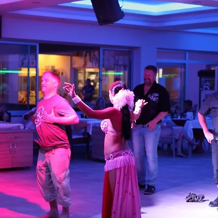 Catty Cats Garden 3* Side