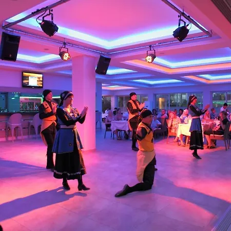 Catty Cats Garden 3*