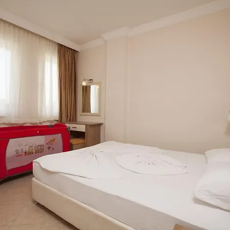 Catty Cats Garden Aparthotel 3*