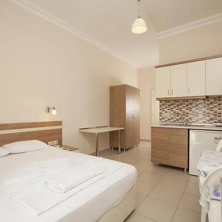 Catty Cats Garden 3*