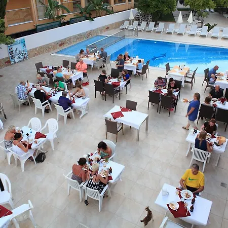 Catty Cats Garden Aparthotel