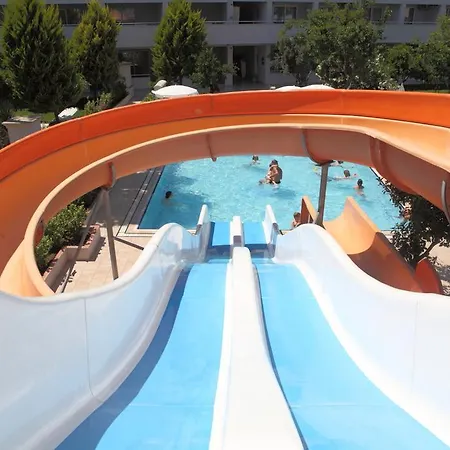 Catty Cats Garden Aparthotel 3*