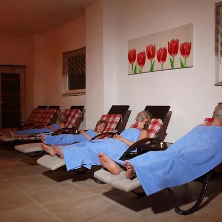 Catty Cats Garden 3* Side