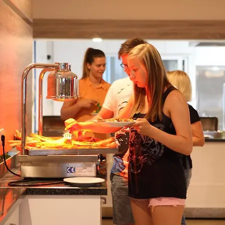 Catty Cats Garden 3*