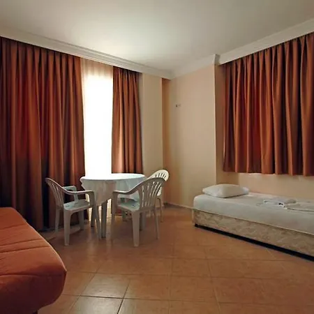 Catty Cats Garden Apartmanhotel 3*