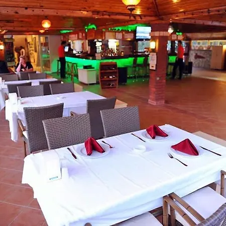 Catty Cats Garden Aparthotel