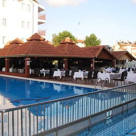 Catty Cats Garden Aparthotel