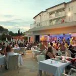 Catty Cats Garden Aparthotel 3*