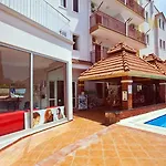 Catty Cats Garden Aparthotel