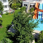 Catty Cats Garden 3*