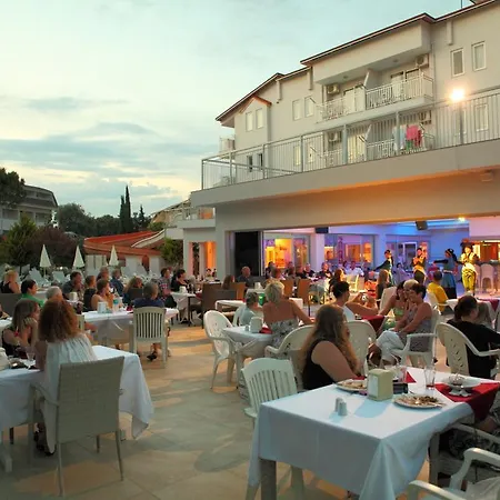 Catty Cats Garden Apartahotel 3*