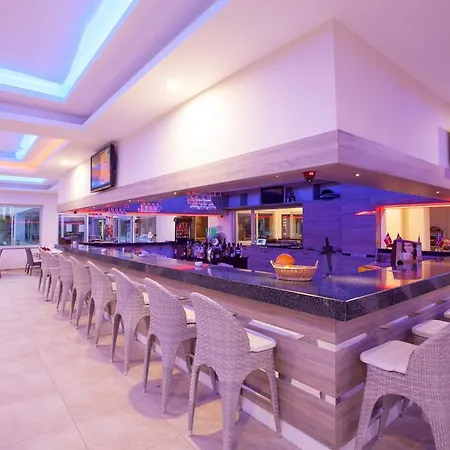 Catty Cats Garden 3* Side