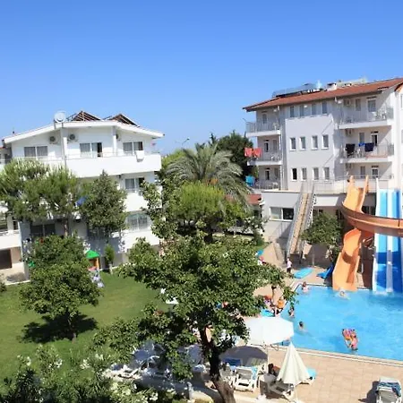 Apartahotel Catty Cats Garden 3*