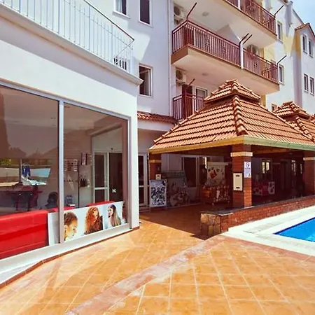 Catty Cats Garden Apartahotel